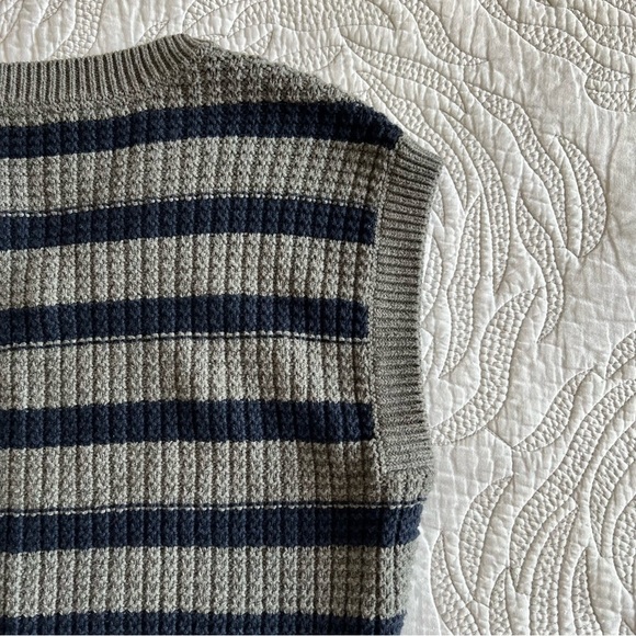 Madewell - Waffle-Knit Sweater Vest - Heather Pewter - Picture 9 of 12